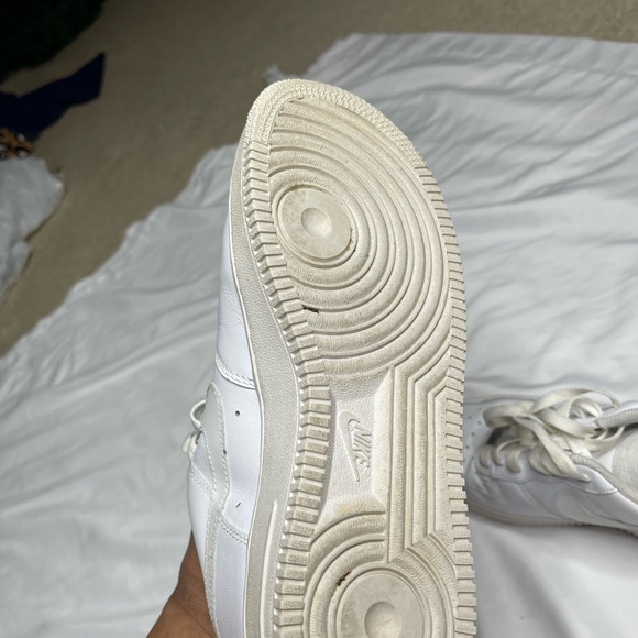 Air Force 1s size 7.5 gently worn. - Picture 8 of 12